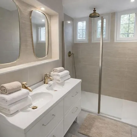 For 10, Pool Jacuzzi, Bordeaux Getaway Semesterbostad