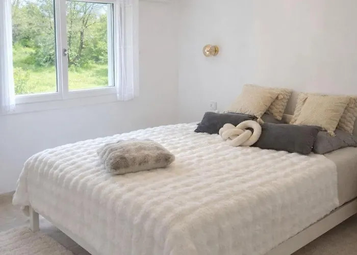 For 10, Heated Pool Jacuzzi, Bordeaux Getaway Latresne